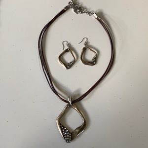 Leather Necklace w/pendant & Earrings